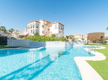 Piso con piscina en venta en Orihuela Costa
