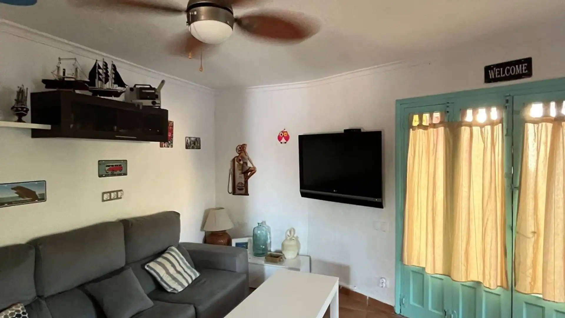 Sala d'estar de Casa adosada de lloguer en Dénia amb Aire condicionat, Jardí privat i Terrassa