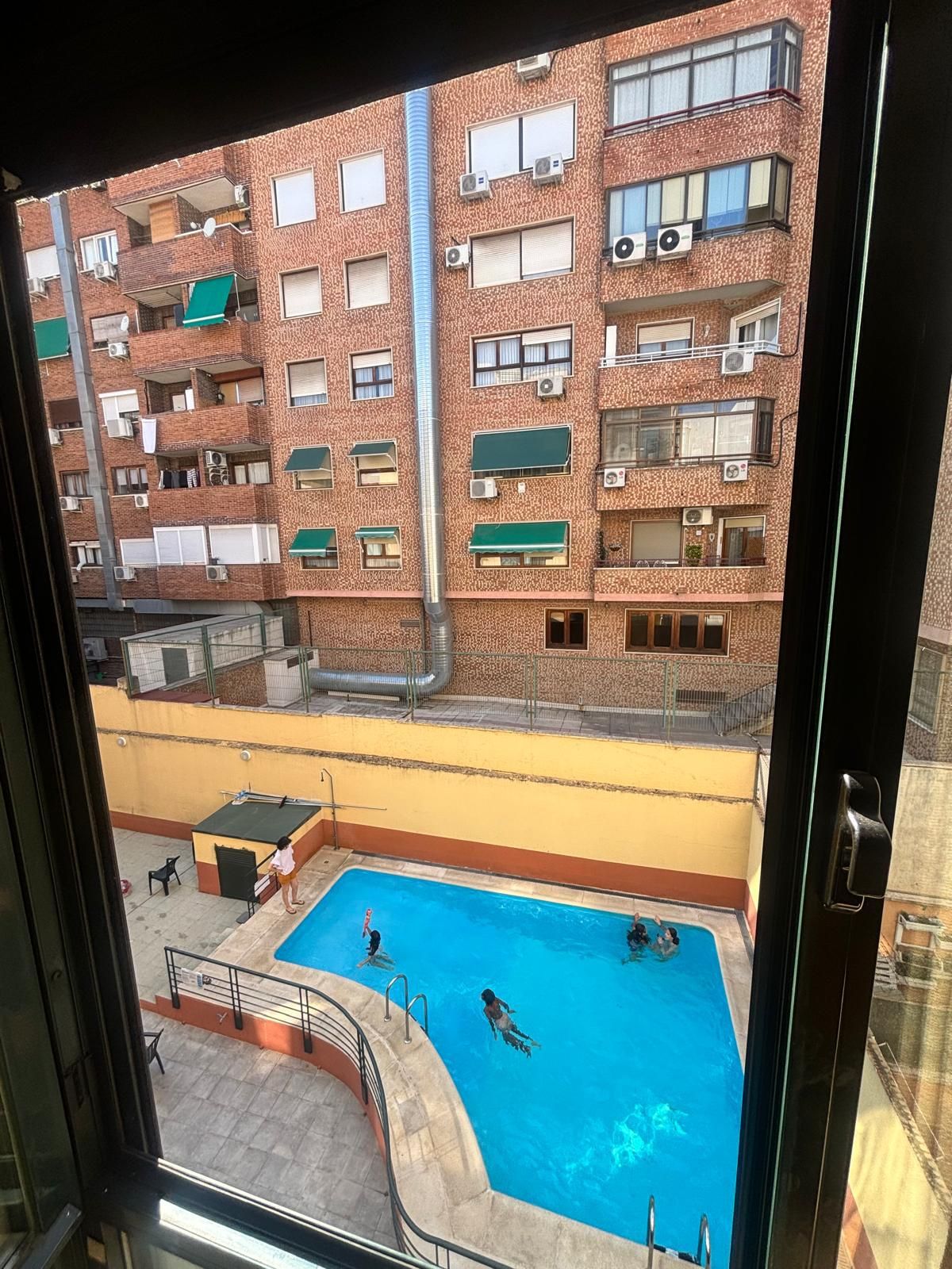 Piscina de Apartament en venda en  Madrid Capital amb Calefacció i Piscina