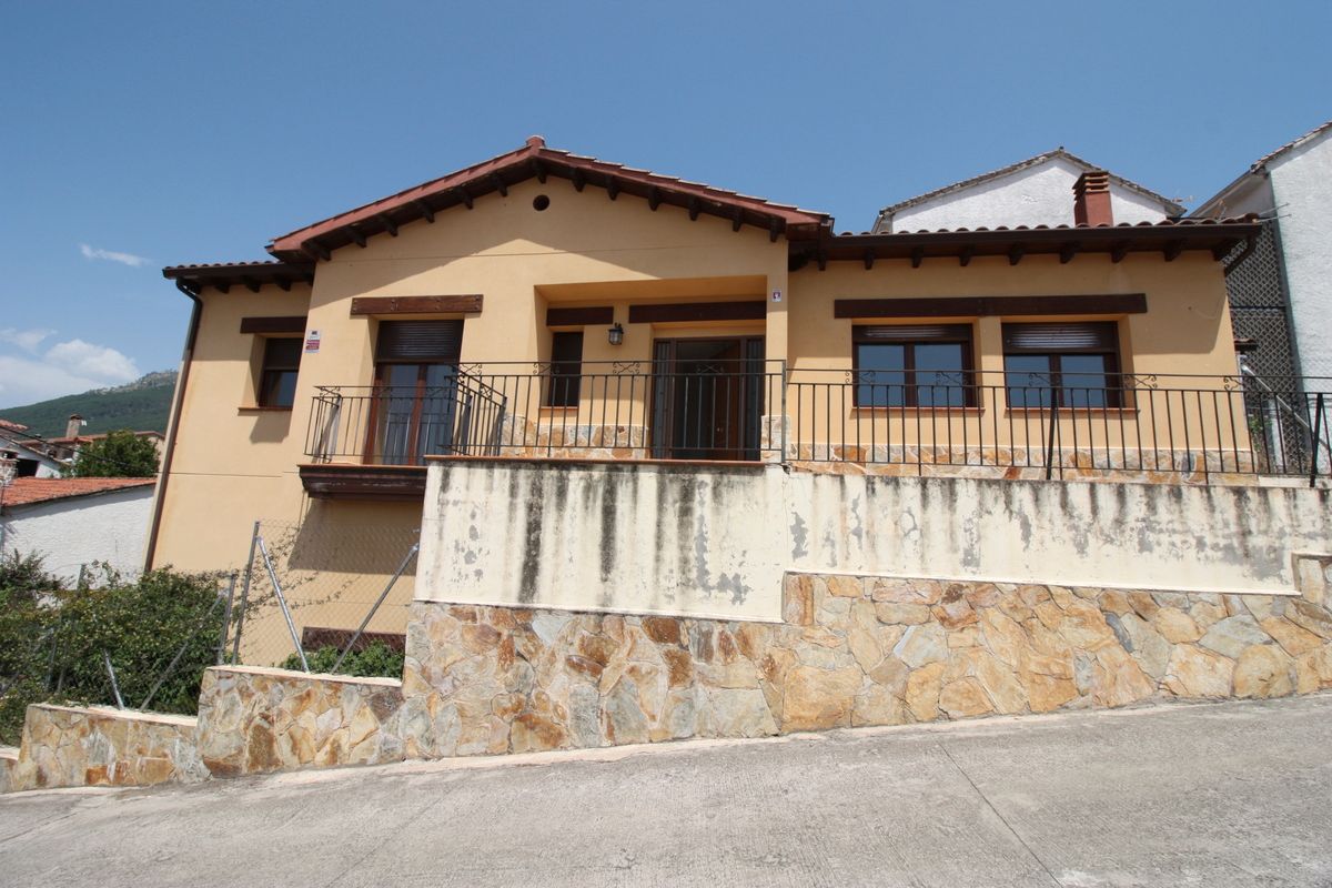 Exterior view of House or chalet for sale in Lanzahíta  with Heating, Private garden and Terrace