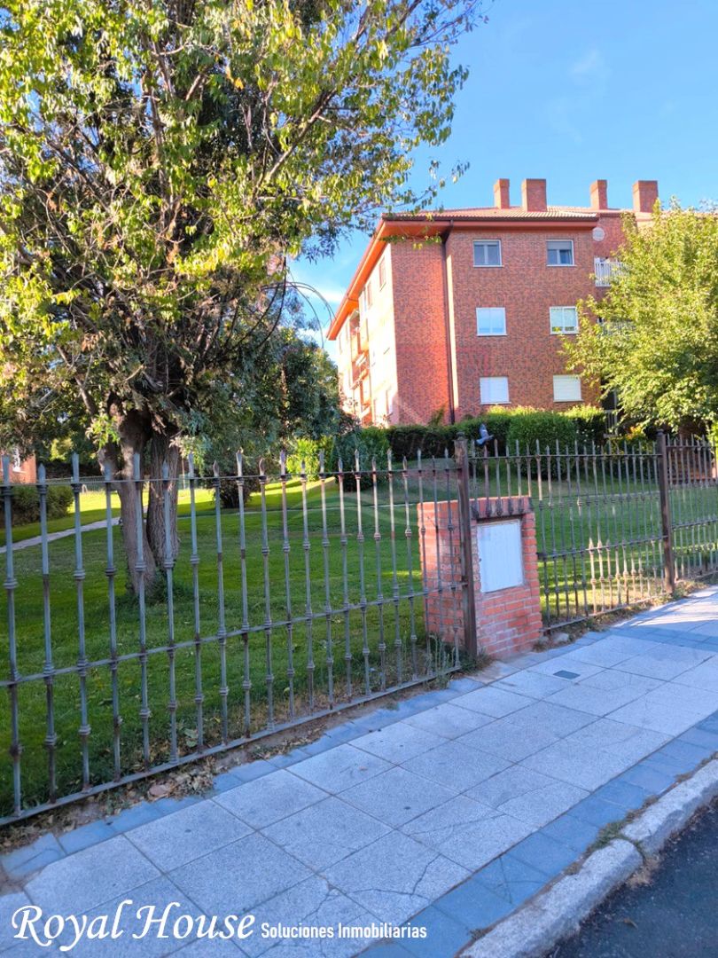 Exterior view of Flat for sale in El Escorial  with Heating, Terrace and Community pool
