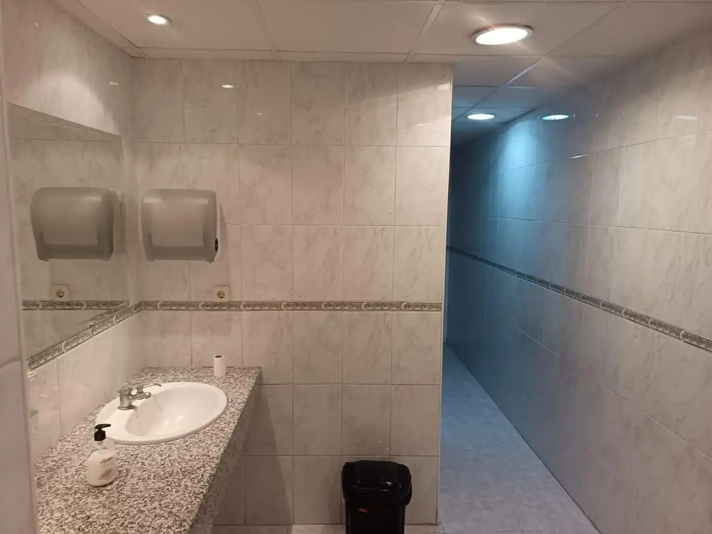Badezimmer von Geschaftsraum zum Verkauf in Huecas mit Heizung
