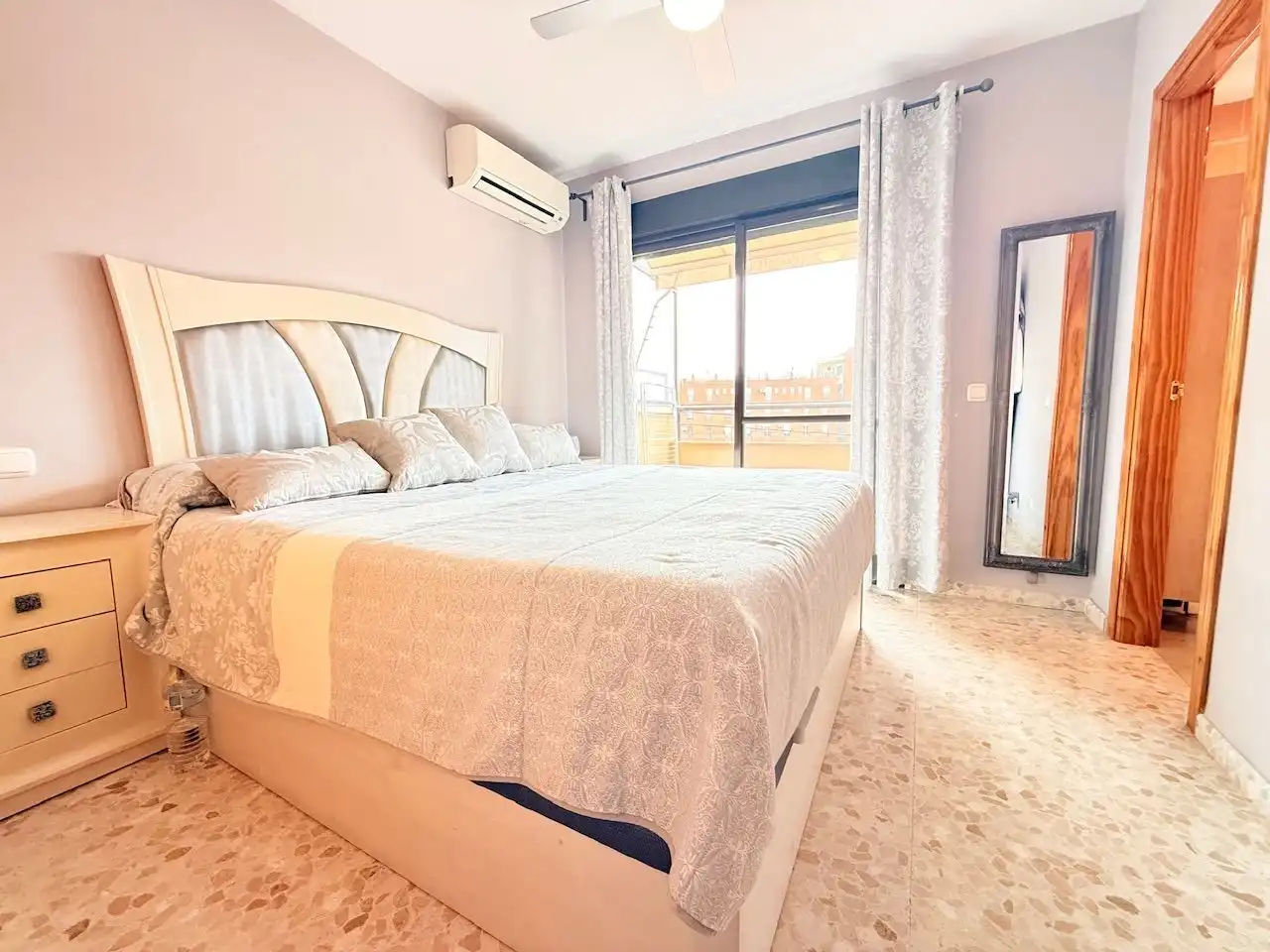 Habitación de Casa adosada en venta en Vélez-Málaga con Aire acondicionado y Calefacción