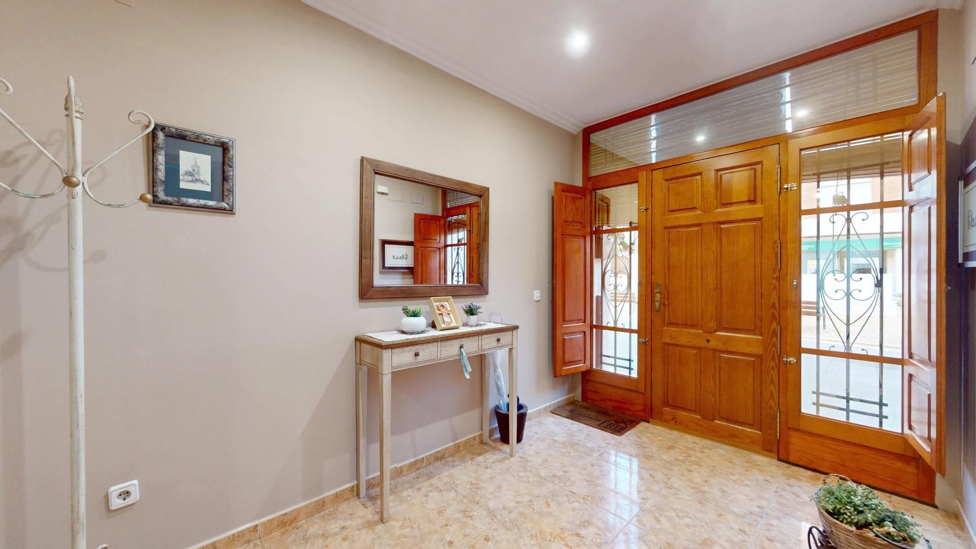 House or chalet for sale in  Valencia Capital  with Air Conditioner and Terrace