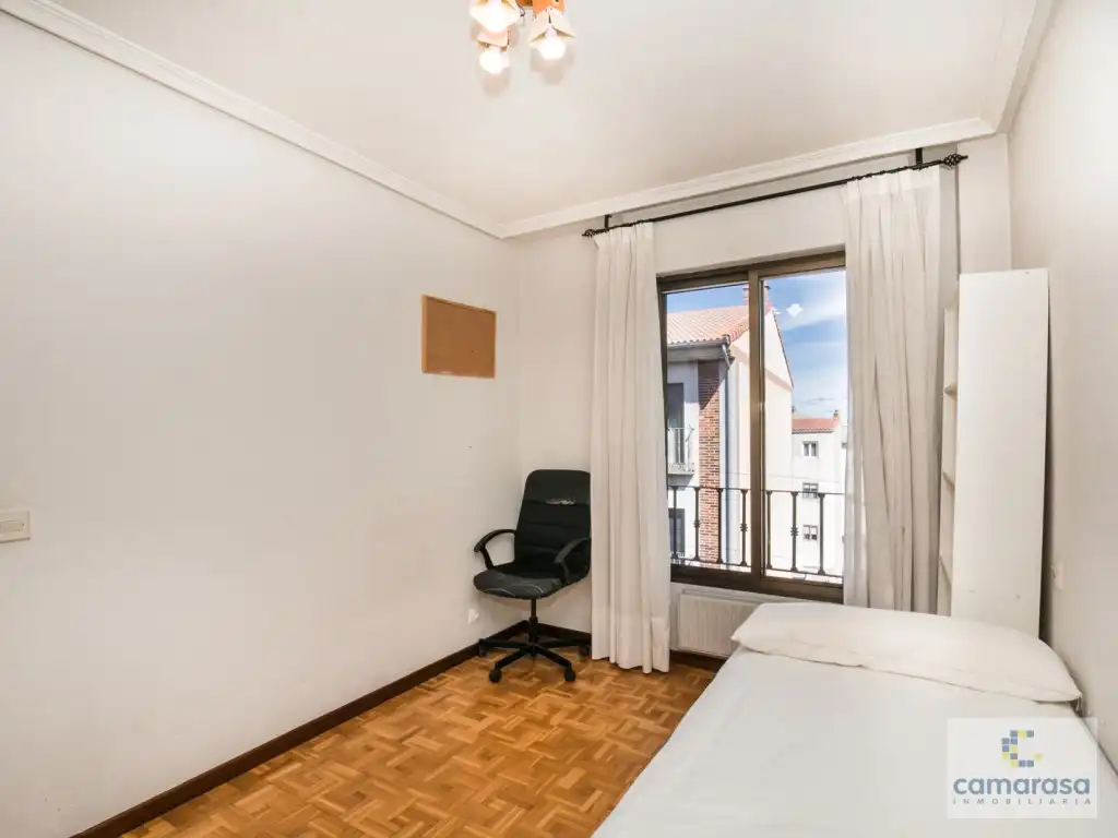 Schlafzimmer von Wohnung zur Miete in Ávila mit Heizung und Möbliert