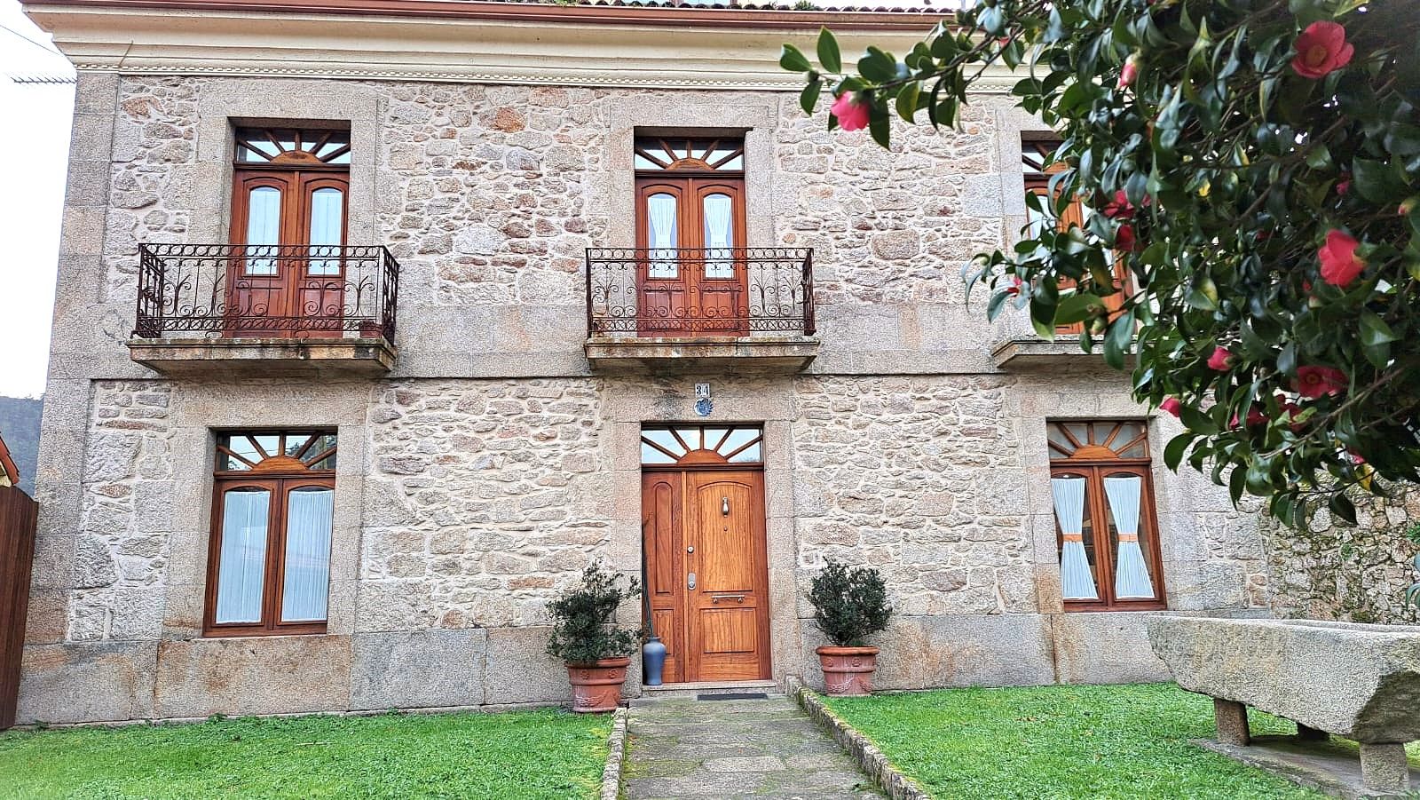 Vista exterior de Finca rústica en venda en Culleredo amb Calefacció, Jardí privat i Parquet