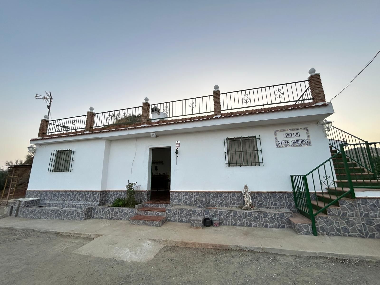 Vista exterior de Casa o xalet en venda en Cártama amb Alarma