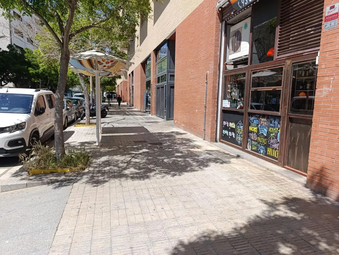 Vista exterior de Local en traspaso en Barcelona con Aire acondicionado, Internet y Alarma