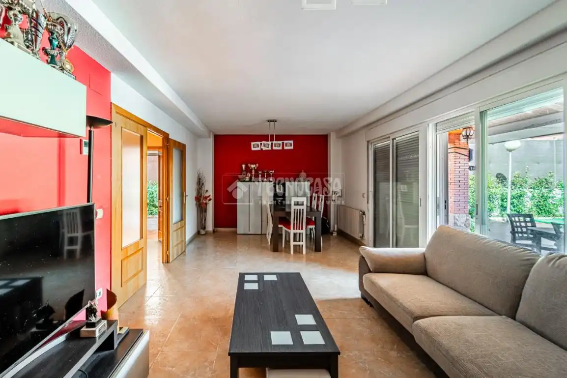 Sala de estar de Casa adosada en venta en Rivas-Vaciamadrid con Aire acondicionado, Calefacción y Jardín privado