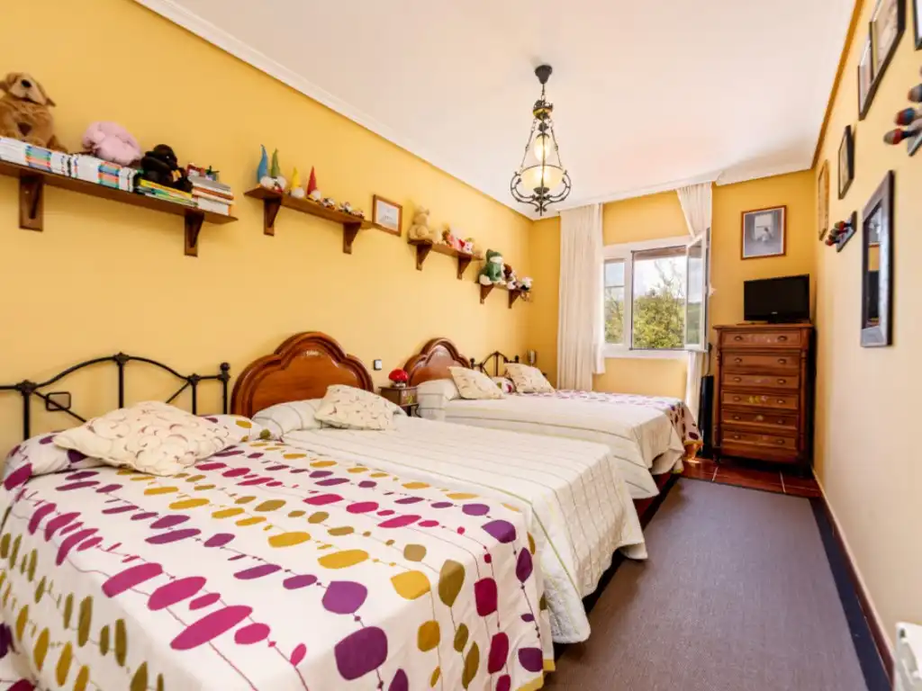 Habitación de Casa o chalet en venta en Espinoso del Rey con Terraza, Piscina y Amueblado