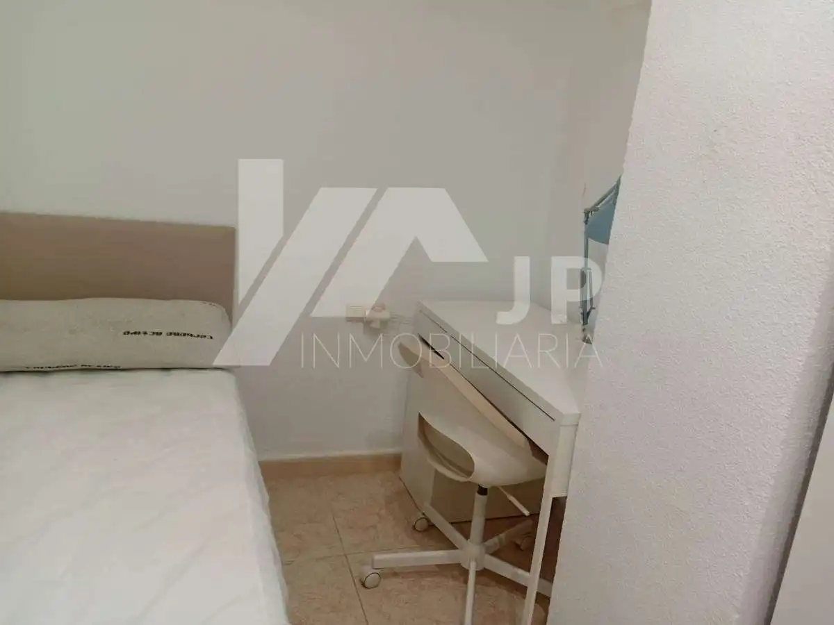 Wohnung zur Miete in Calle Buensuceso, Centro - Sagrario
