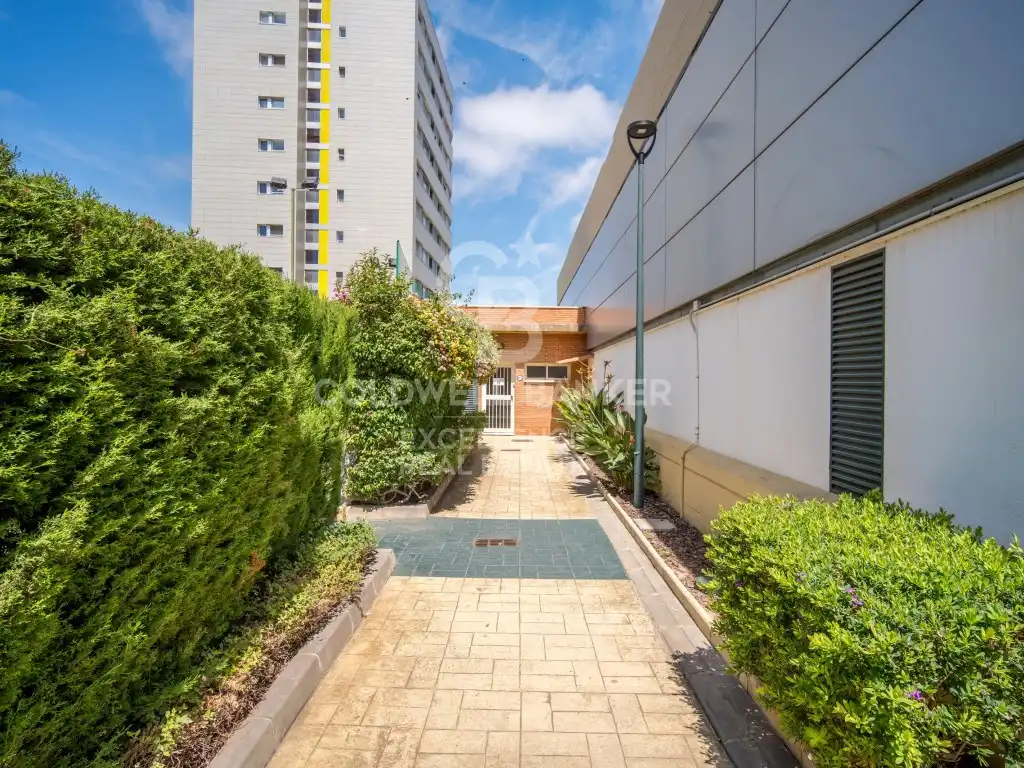 Vista exterior de Piso en venta en Valencia con Aire acondicionado, Terraza y Piscina comunitaria