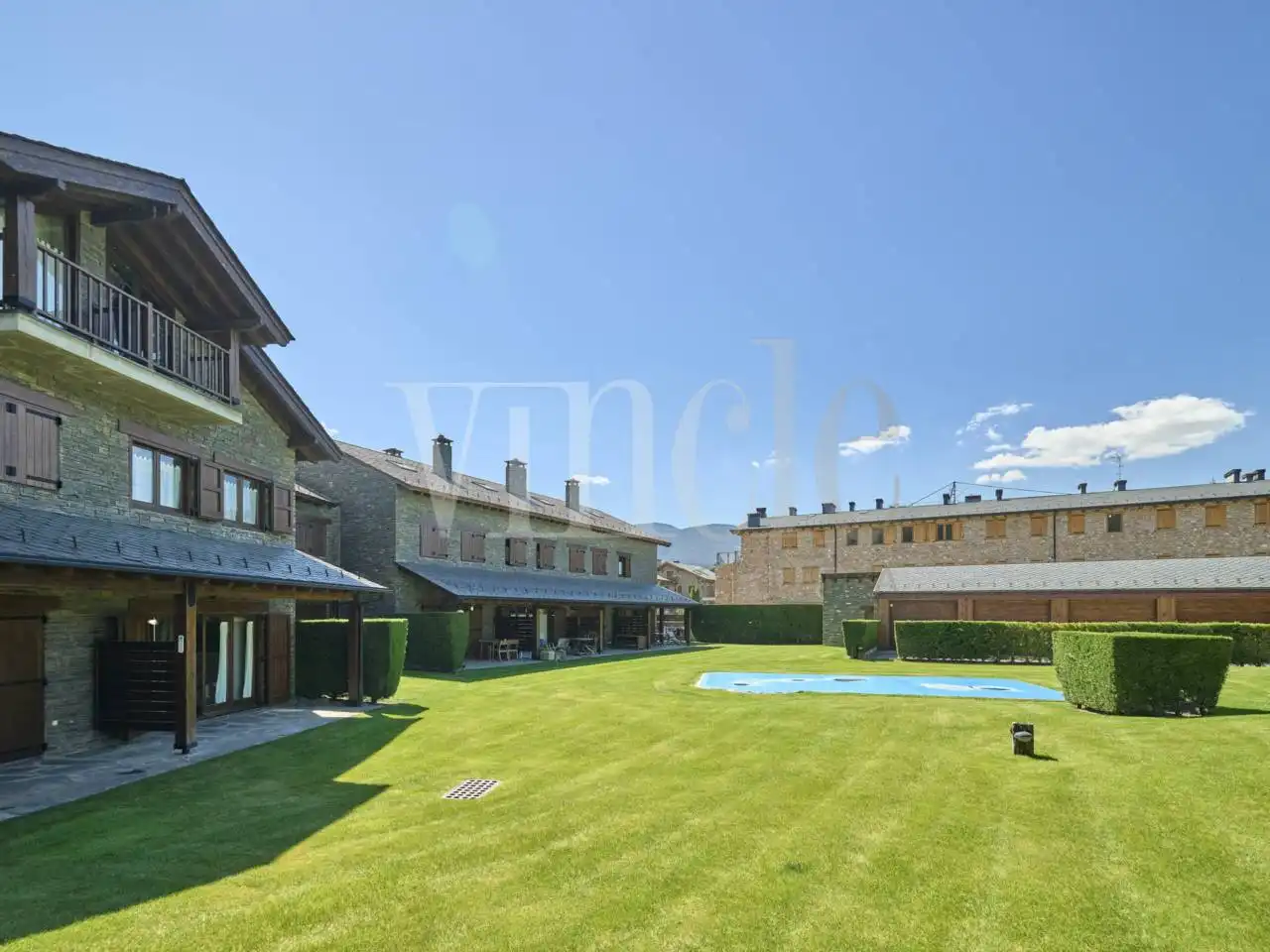 Jardí de Casa adosada en venda en Bellver de Cerdanya amb Calefacció, Parquet i Terrassa