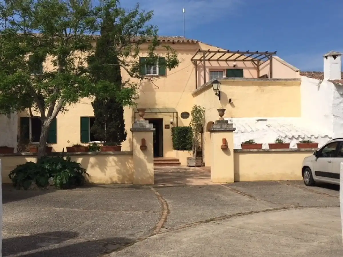 Vista exterior de Edifici en venda en Sant Lluís
