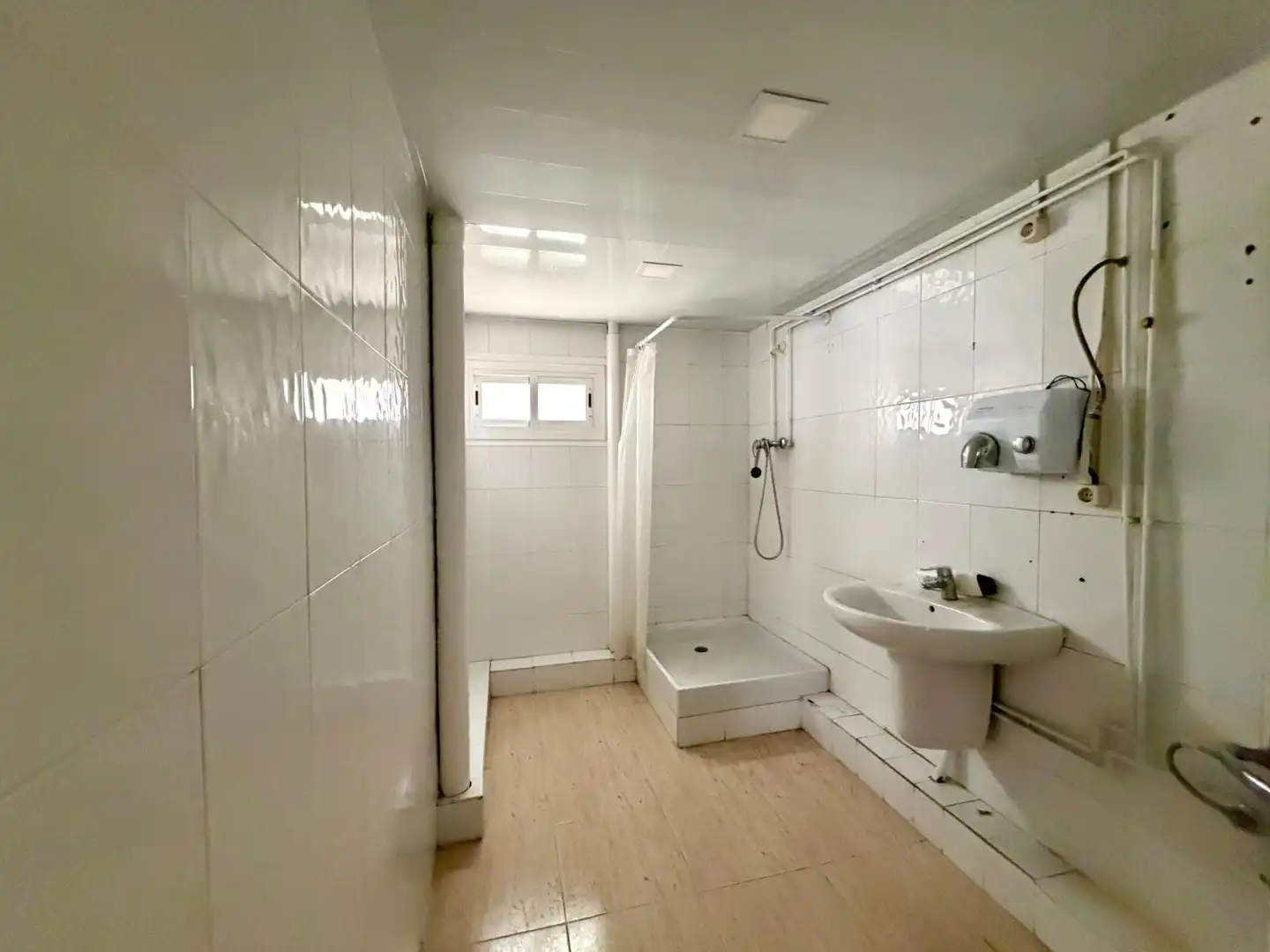 Badezimmer von Büro zum Verkauf in Barcelona