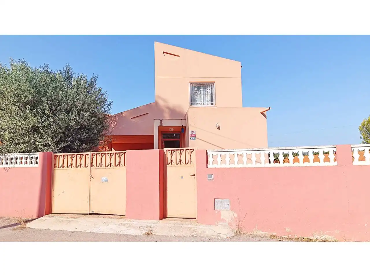 Casa amb piscina en venda a Camino Cervera
