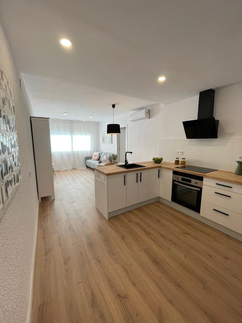 Cuina de Pis en venda en L'Hospitalet de Llobregat amb Aire condicionat, Calefacció i Parquet