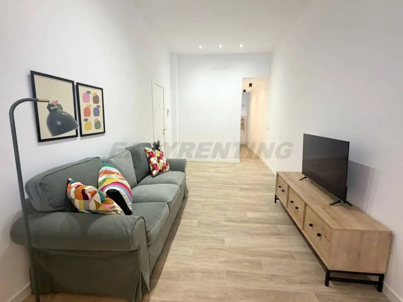 Sala d'estar de Pis de lloguer en La Línea de la Concepción amb Moblat i Balcó
