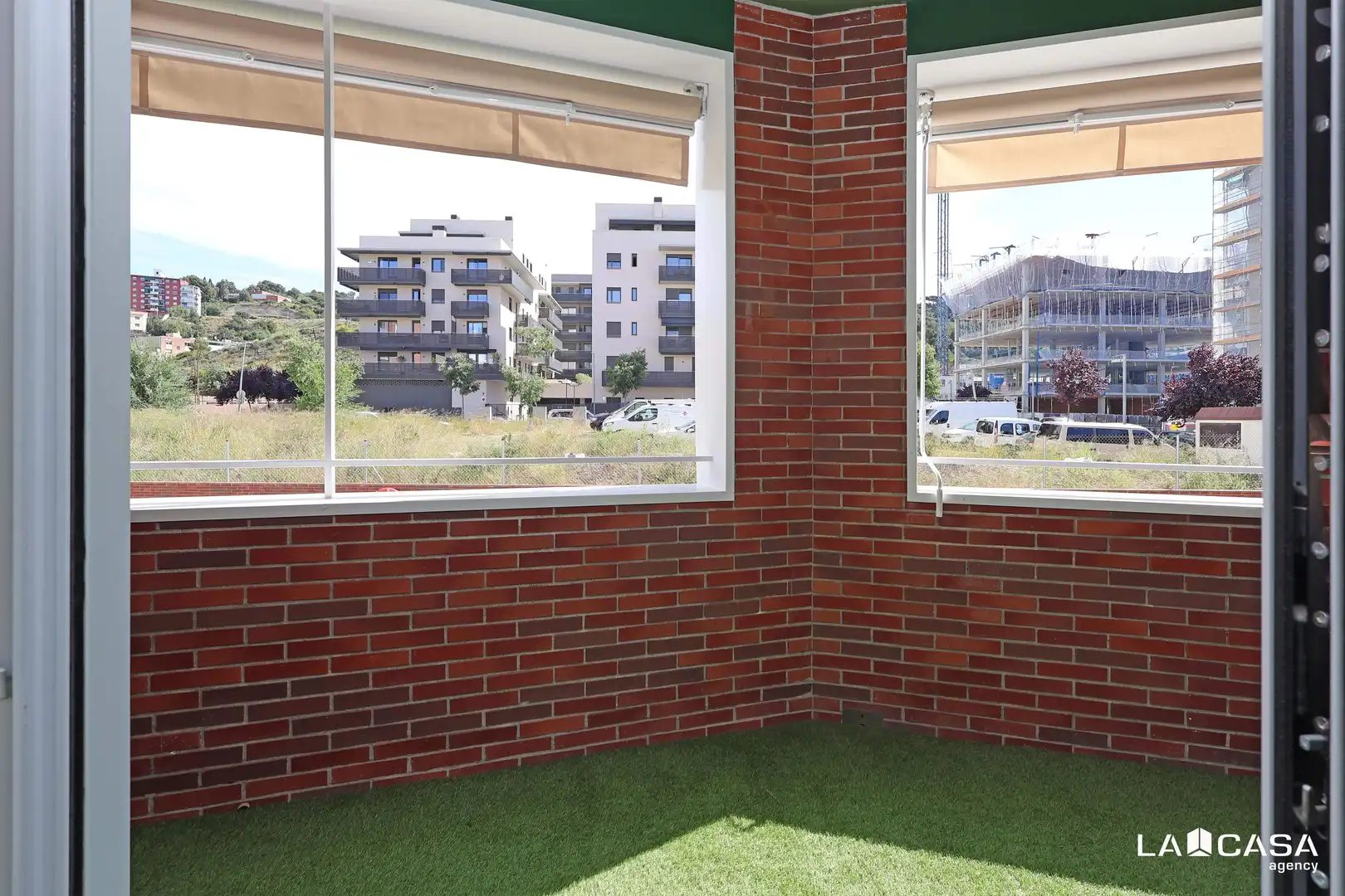 Terraza de Piso en venta en Molins de Rei con Piscina y Balcón