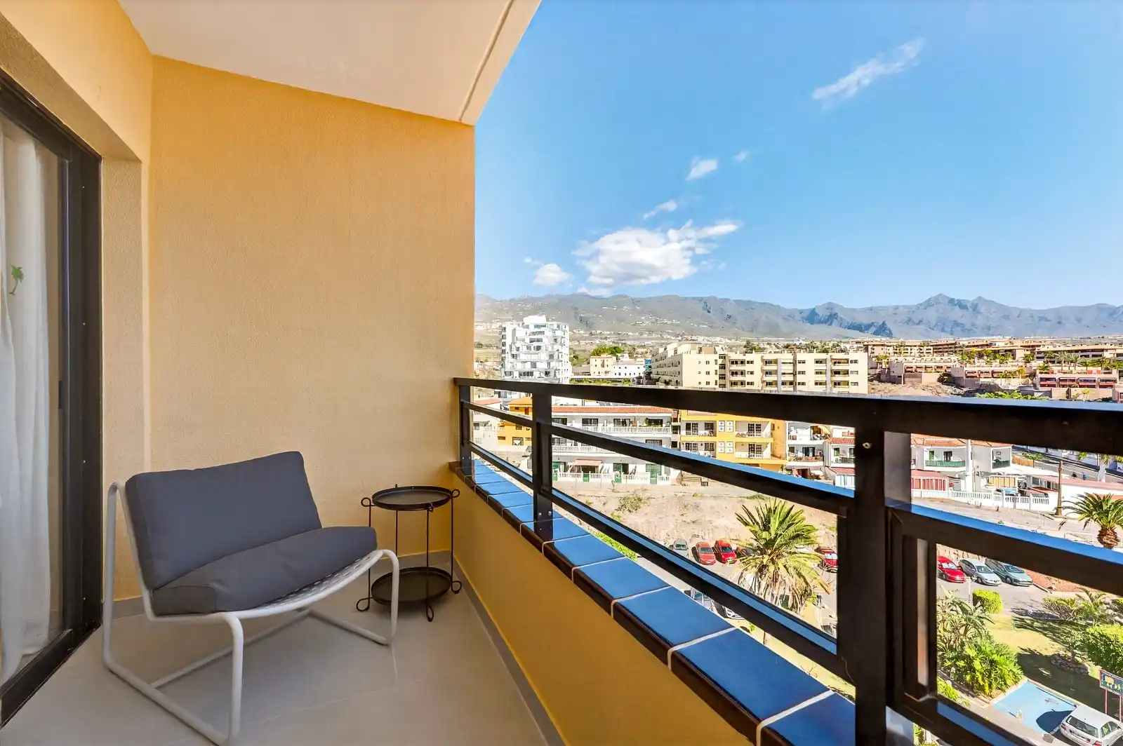 Apartamento con terraza en venta en Avenida Adeje 300 5, imagen 2