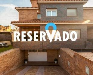 Vista exterior de Casa adosada en venda en Cardedeu amb Aire condicionat, Calefacció i Jardí privat