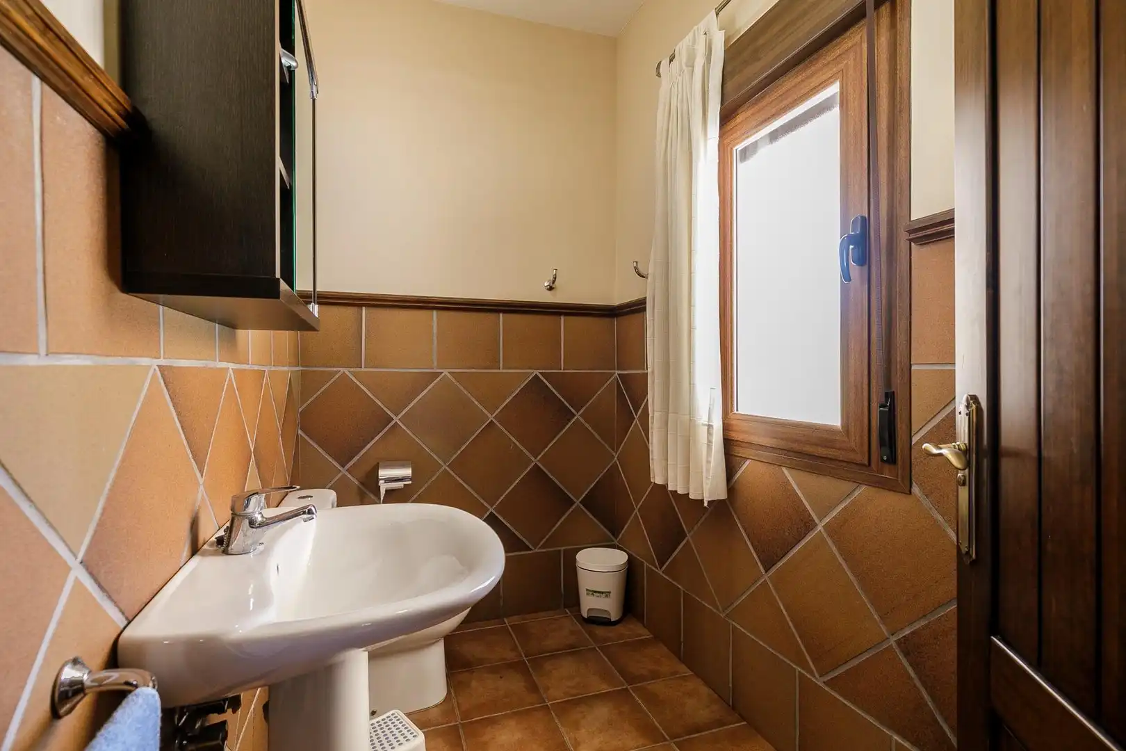 Baño de Finca rústica en venta en Montefrío con Calefacción, Jardín privado y Terraza