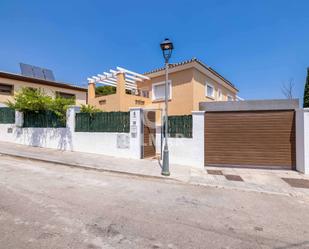 Vista exterior de Casa o xalet en venda en Torremolinos amb Piscina i Moblat