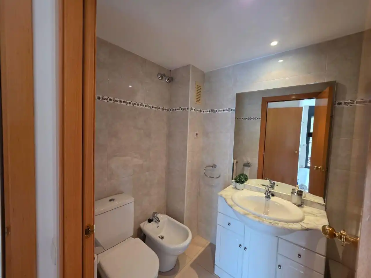 Badezimmer von Wohnung zur Miete in Manresa mit Heizung und Privatgarten