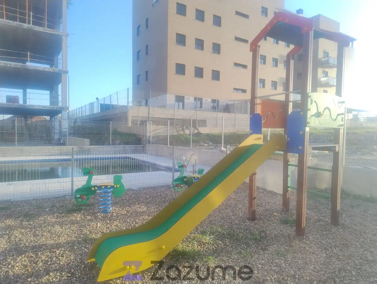 Parking de Piso de alquiler en Cáceres con Aire acondicionado, Calefacción y Parquet
