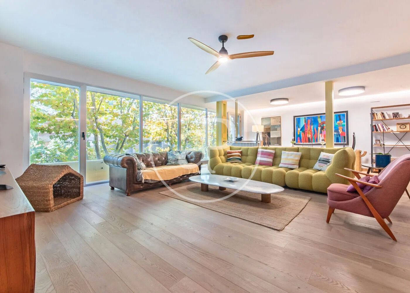 Sala d'estar de Pis en venda en  Madrid Capital amb Aire condicionat, Calefacció i Jardí privat