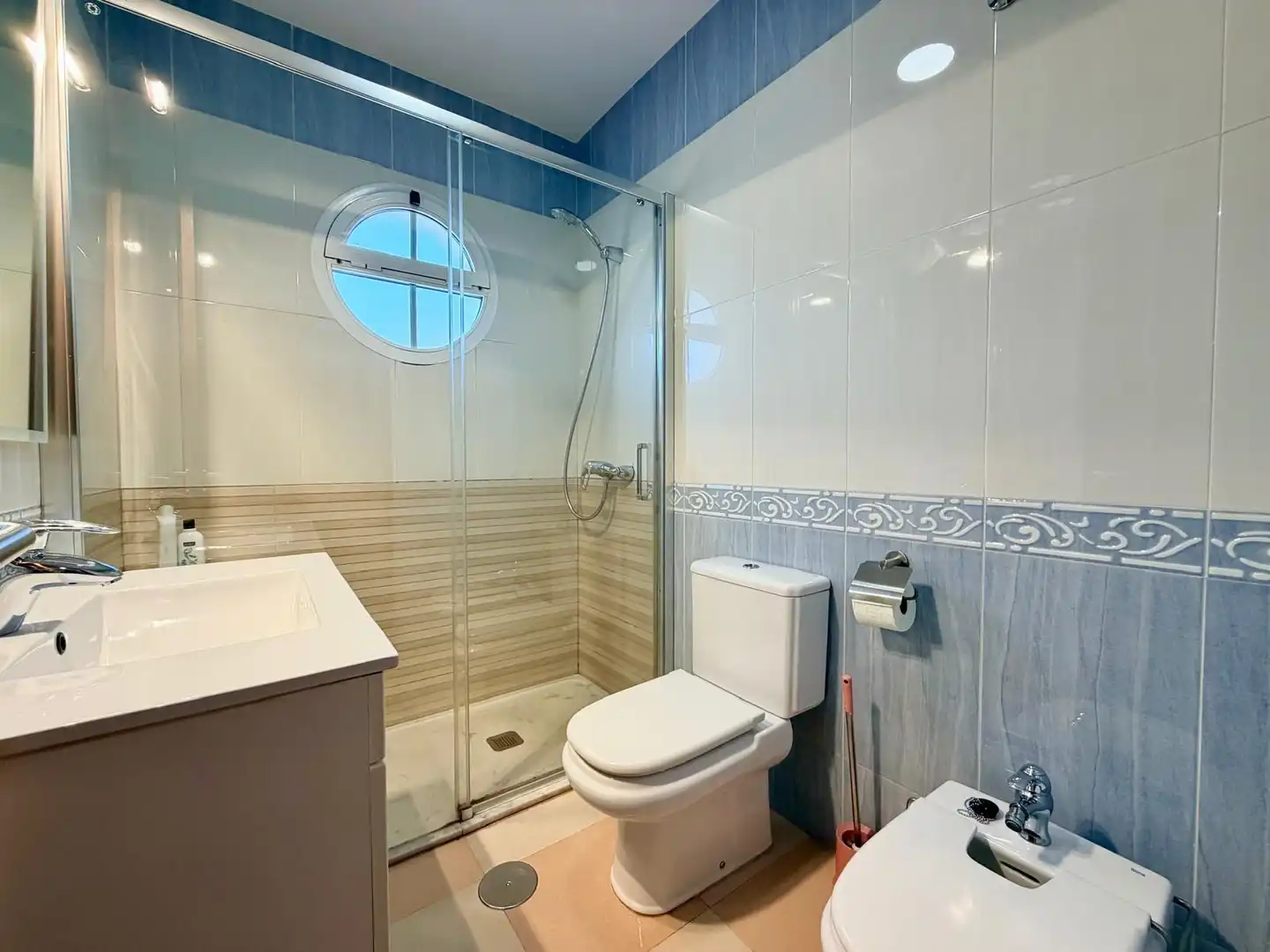 Baño de Ático en venta en Roquetas de Mar con Aire acondicionado, Calefacción y Terraza