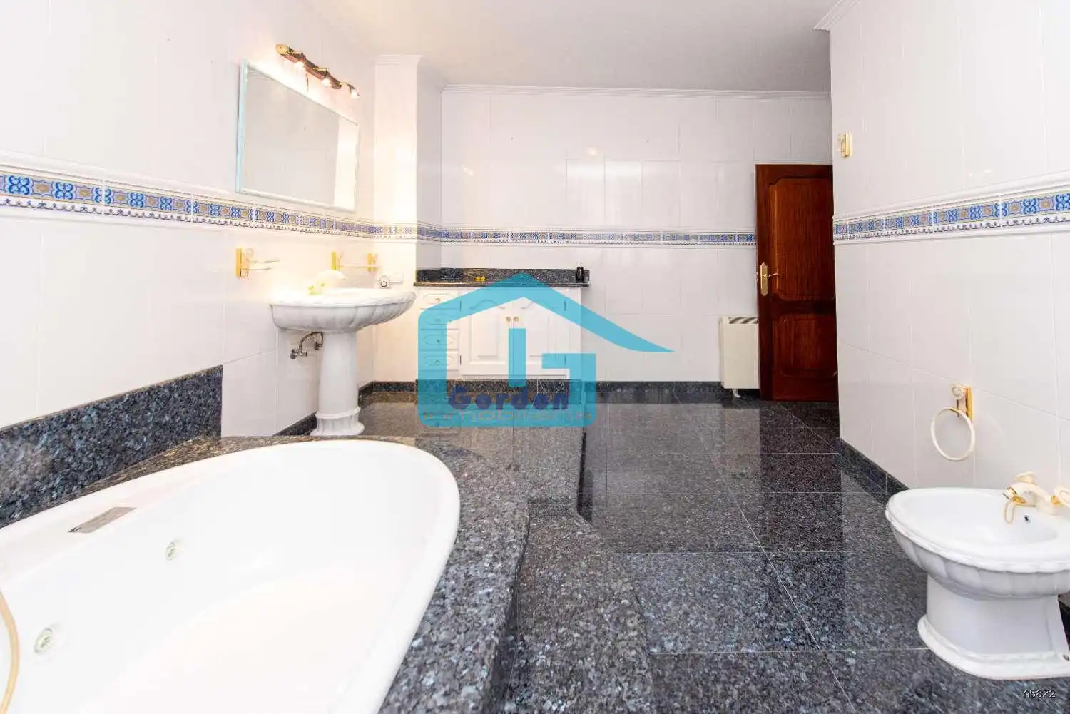 Bany de Casa o xalet en venda en Meaño amb Calefacció, Parquet i Terrassa