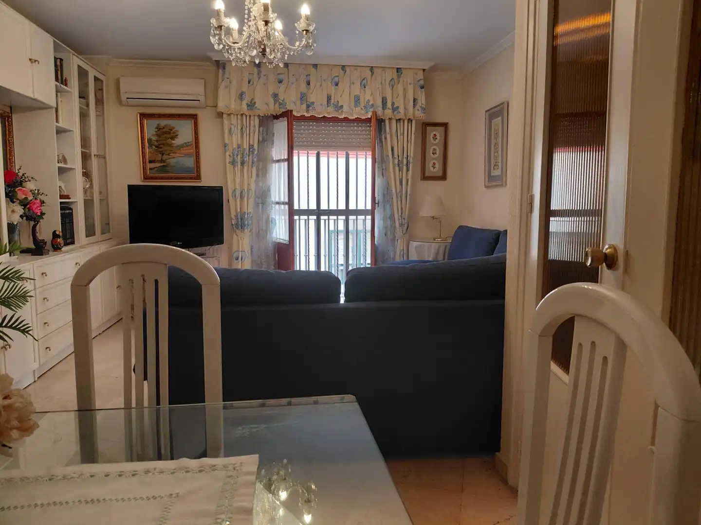 Living room of Flat for sale in Sevilla  with Air Conditioner, Heating and Storage room