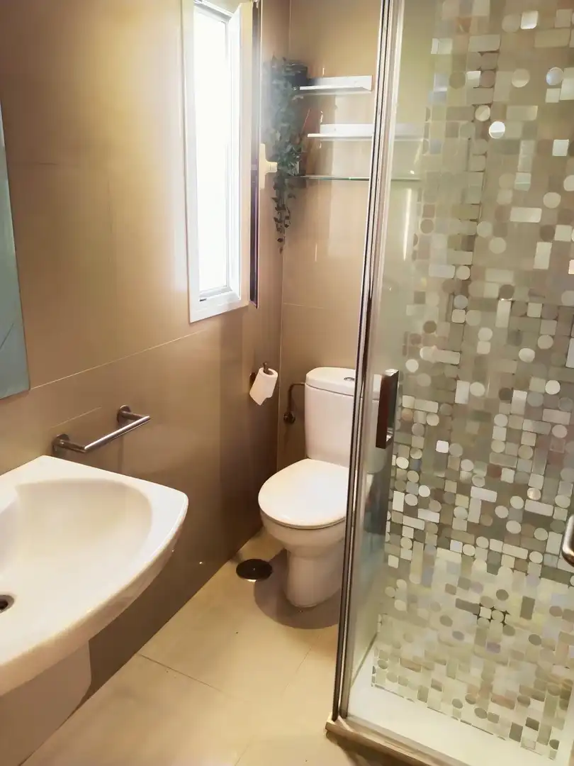 Badezimmer von Dachboden zur Miete in Madrid mit Klimaanlage, Heizung und Terrasse