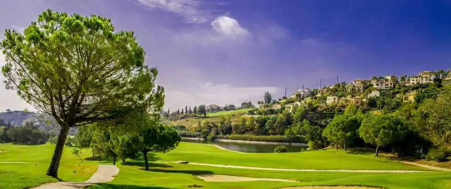 Vista exterior de Apartament de lloguer en Benahavís amb Aire condicionat, Calefacció i Jardí privat