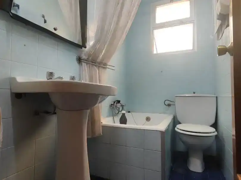 Badezimmer von Wohnung zum Verkauf in Ronda mit Klimaanlage und Balkon