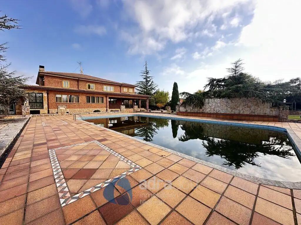 Swimming pool of Houses for sale in Lardero  with Air Conditioner, Heating and Private garden