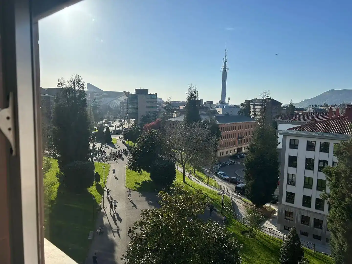 Vista exterior de Pis en venda en Oviedo  amb Balcó