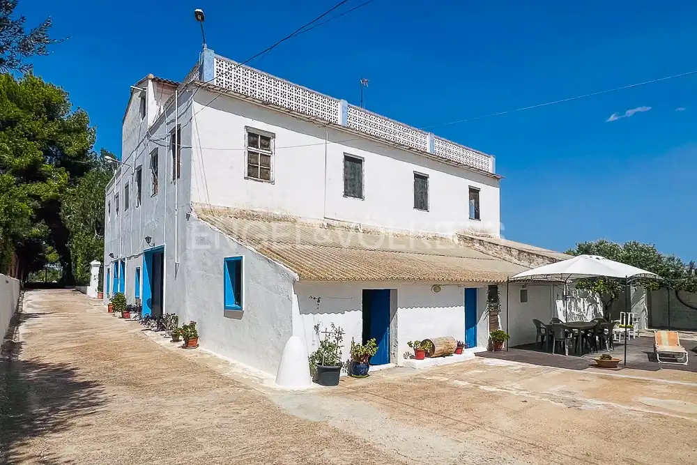 Vista exterior de Casa o xalet en venda en Riba-roja de Túria amb Aire condicionat, Calefacció i Jardí privat