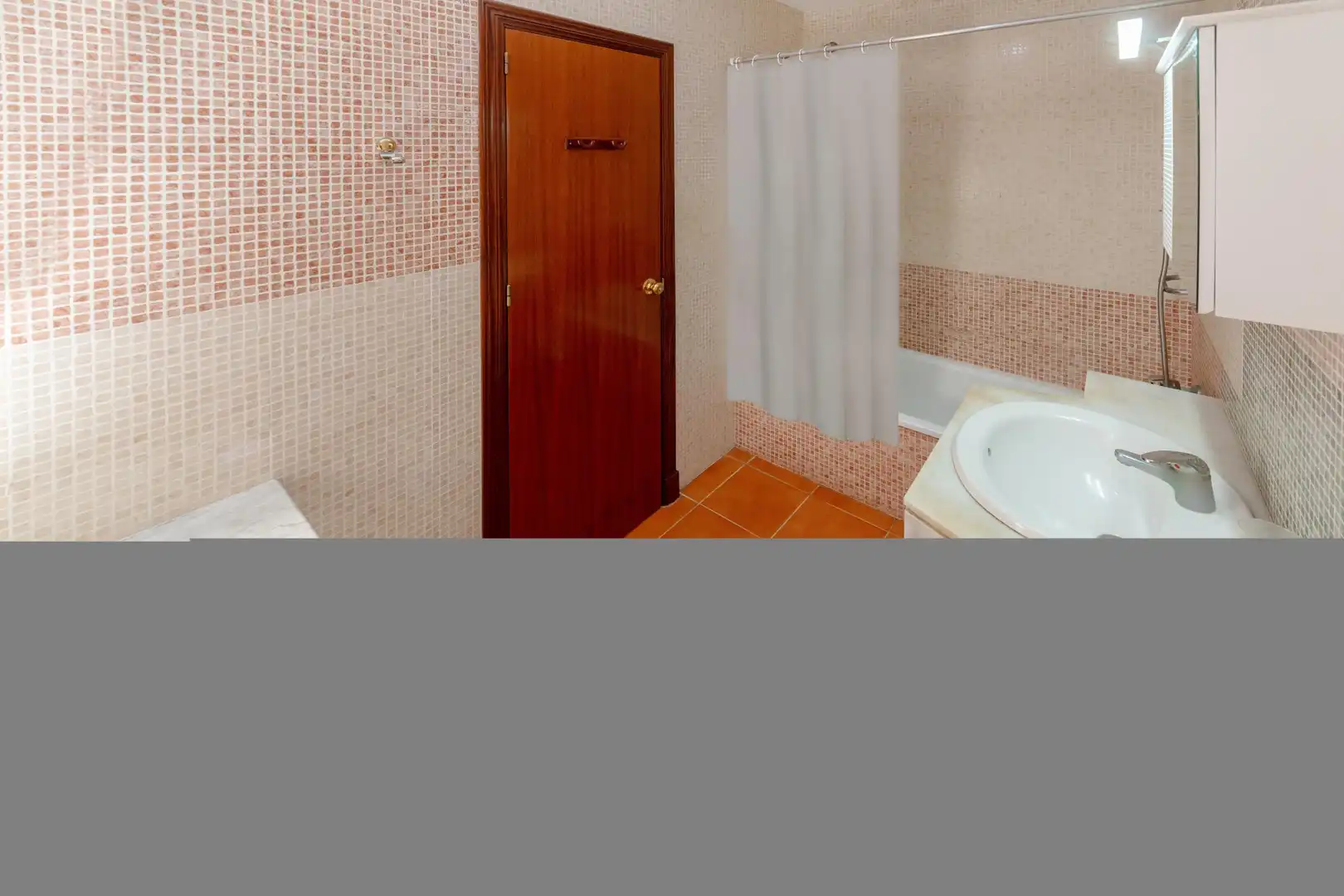 Baño de Casa adosada en venta en Estepona con Aire acondicionado, Calefacción y Jardín privado