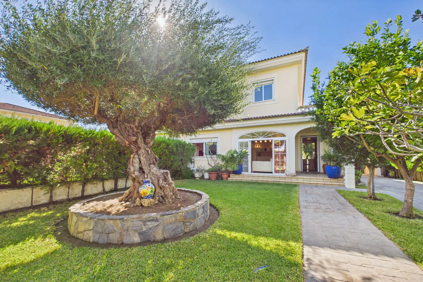 Casa aparellada amb terrassa en venda a Muro