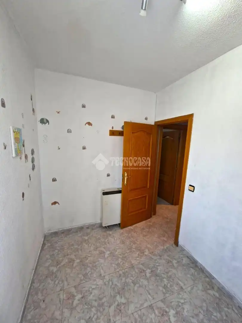 Bedroom of Flat for sale in Parla  with Air Conditioner, Heating and Terrace