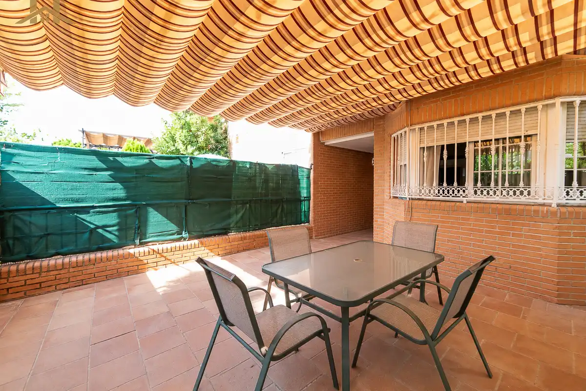 Terraza de Casa adosada en venta en Móstoles con Aire acondicionado, Calefacción y Jardín privado