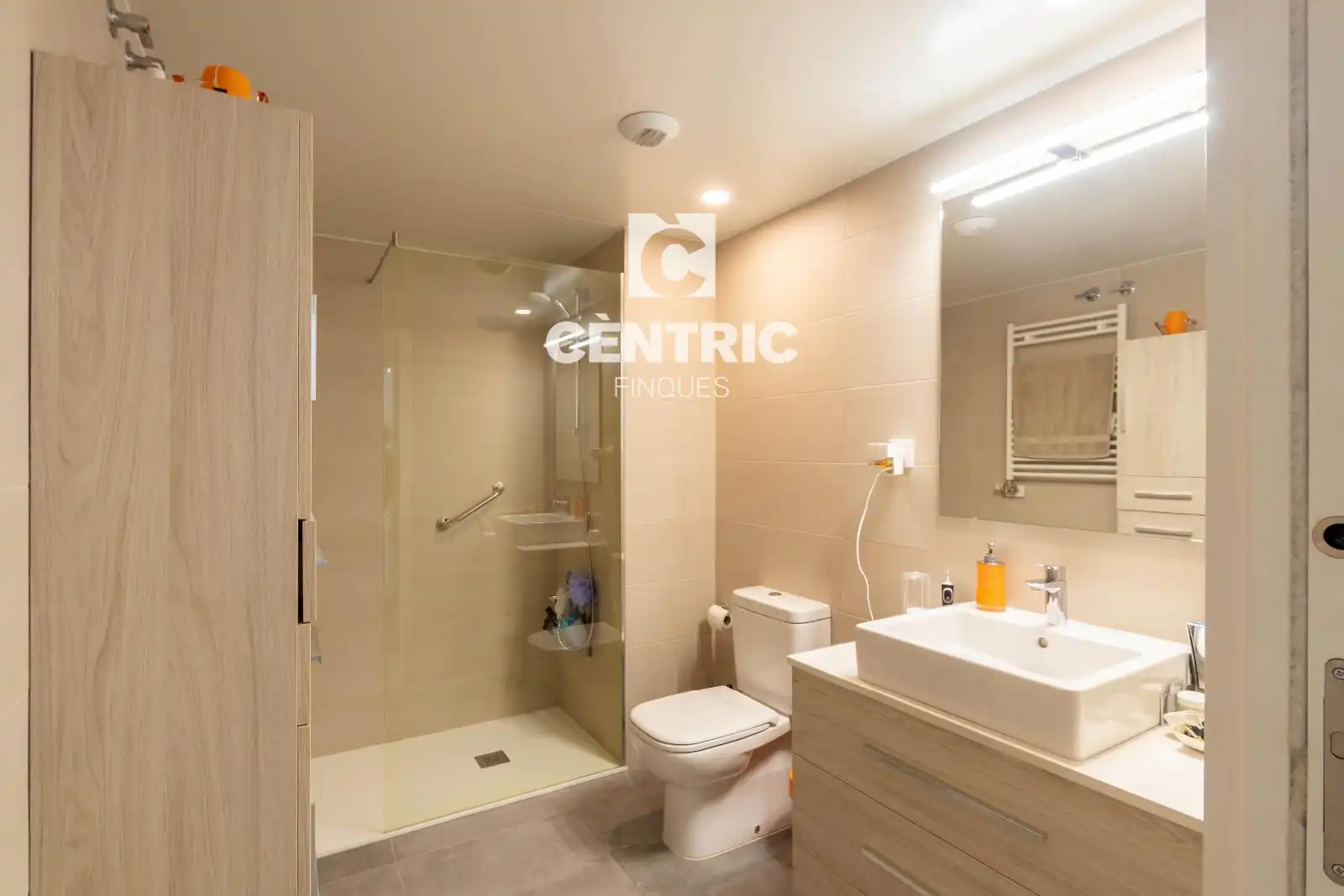 Baño de Piso en venta en Terrassa con Aire acondicionado, Terraza y Trastero