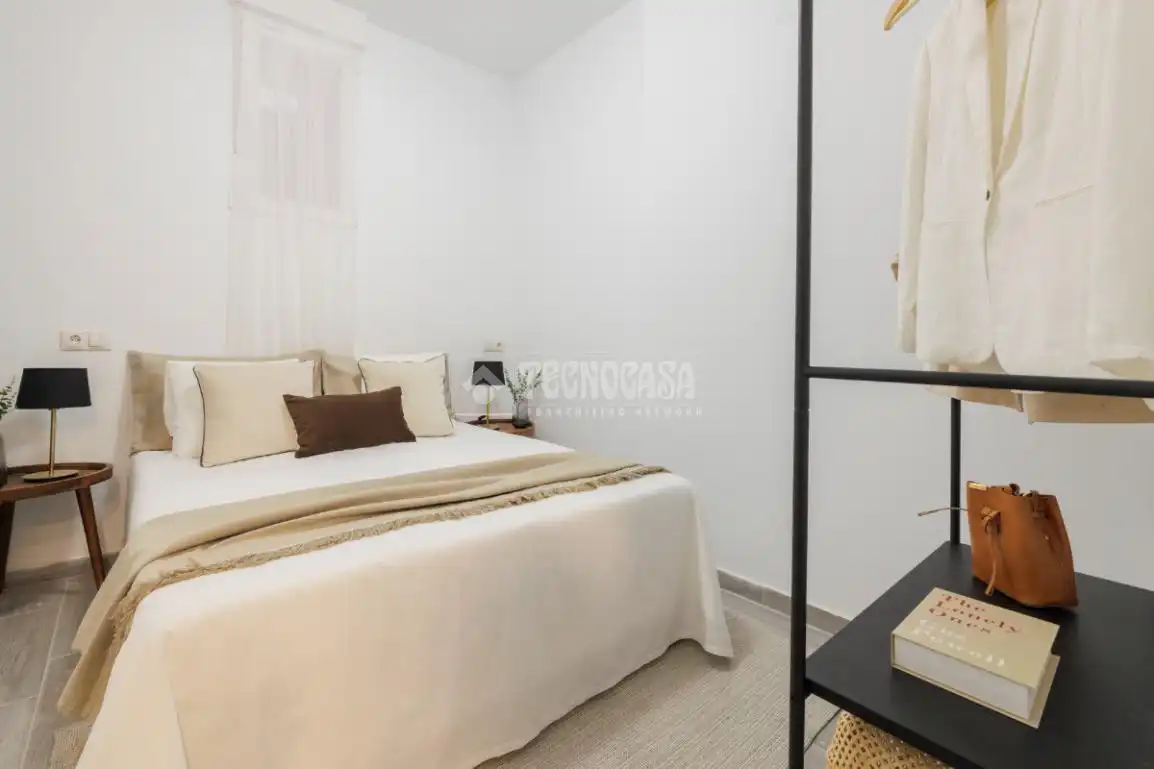 Habitación de Local en venta en Madrid
