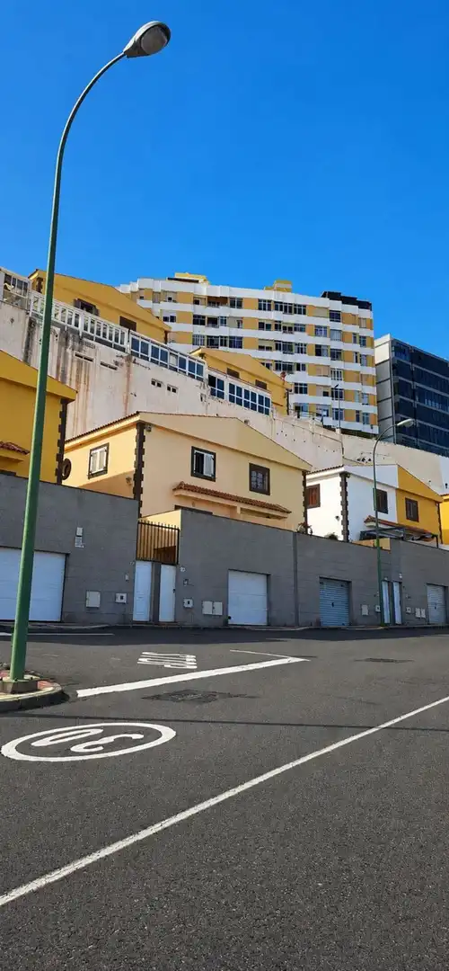 Vista exterior de Piso en venta en Las Palmas de Gran Canaria con Trastero