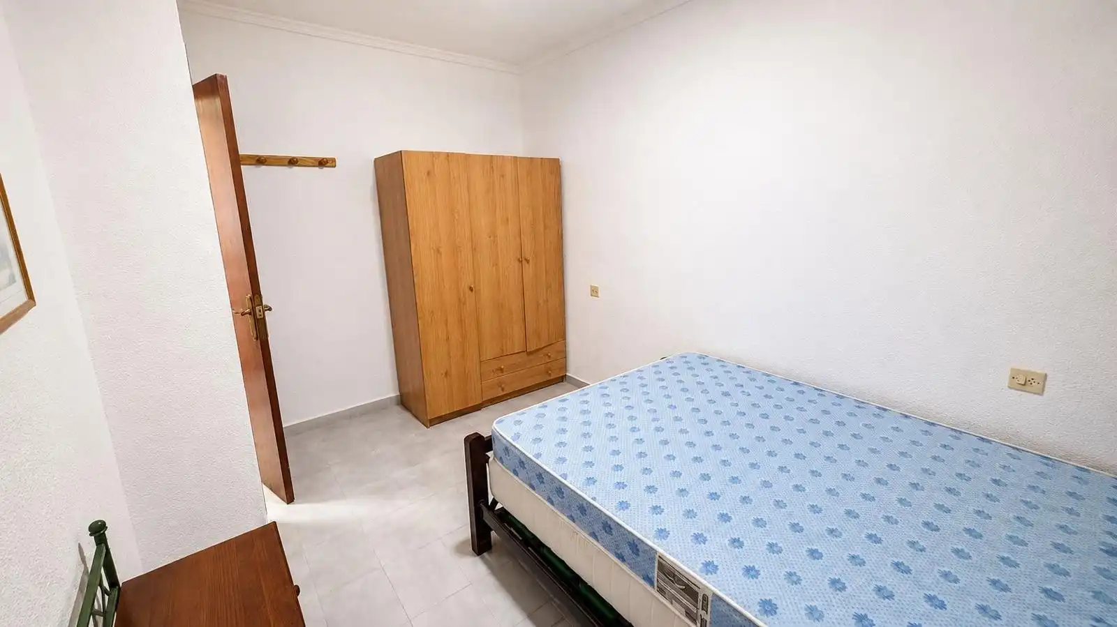 Habitación de Casa adosada en venta en Torrevieja con Amueblado, Horno y TV