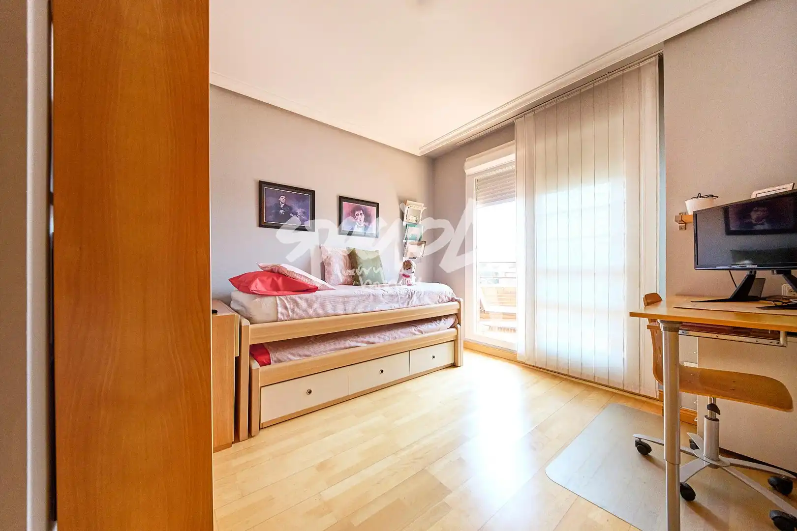 Schlafzimmer von Dachboden zum Verkauf in Majadahonda mit Heizung, Terrasse und Abstellraum