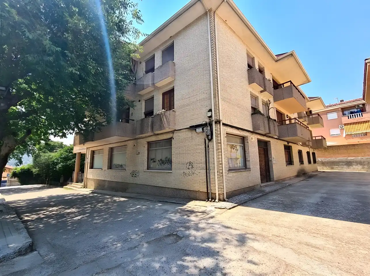 Vista exterior de Piso en venta en La Adrada  con Aire acondicionado, Terraza y Amueblado