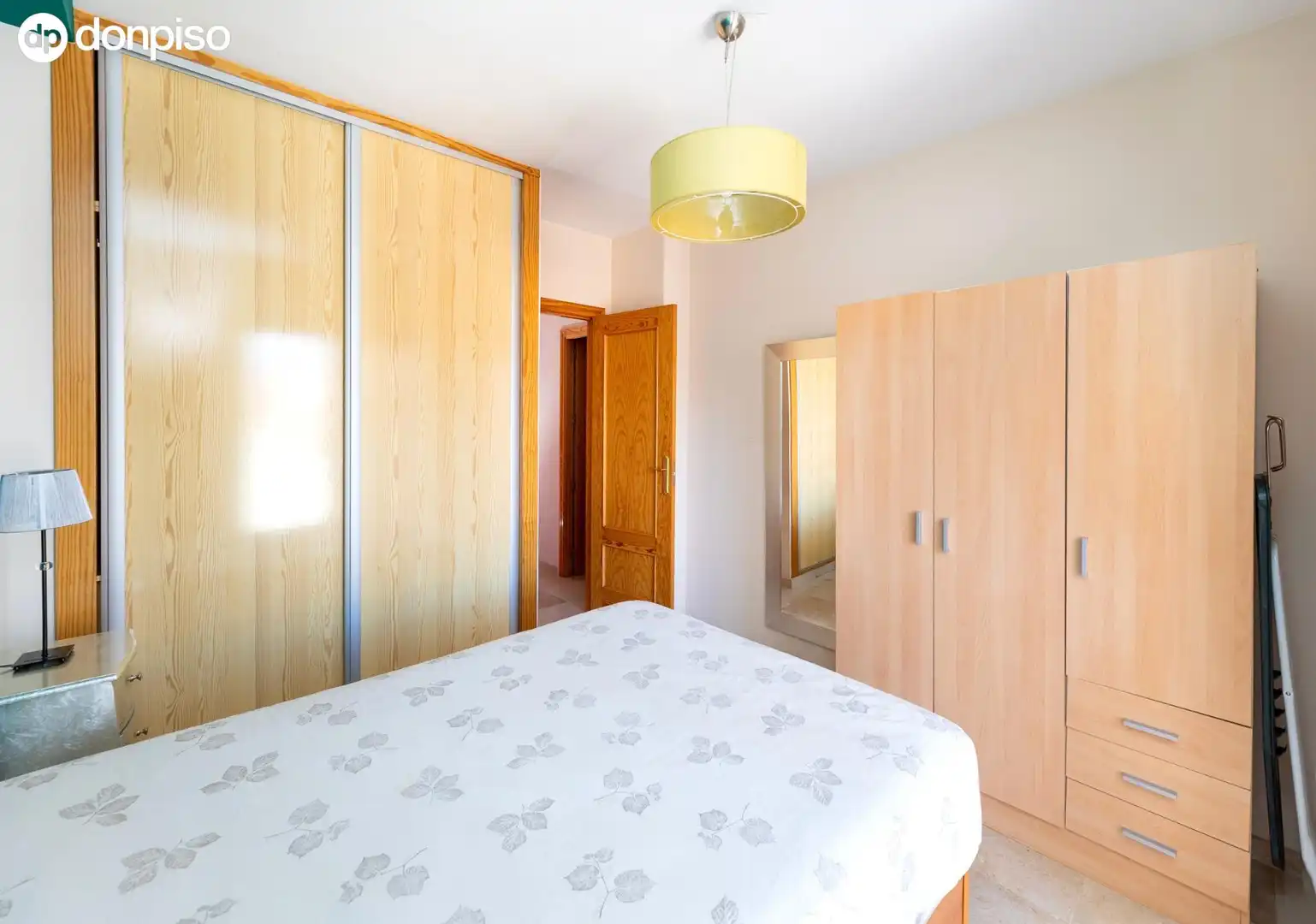 Habitación de Piso en venta en Armilla con Terraza, Amueblado y Balcón